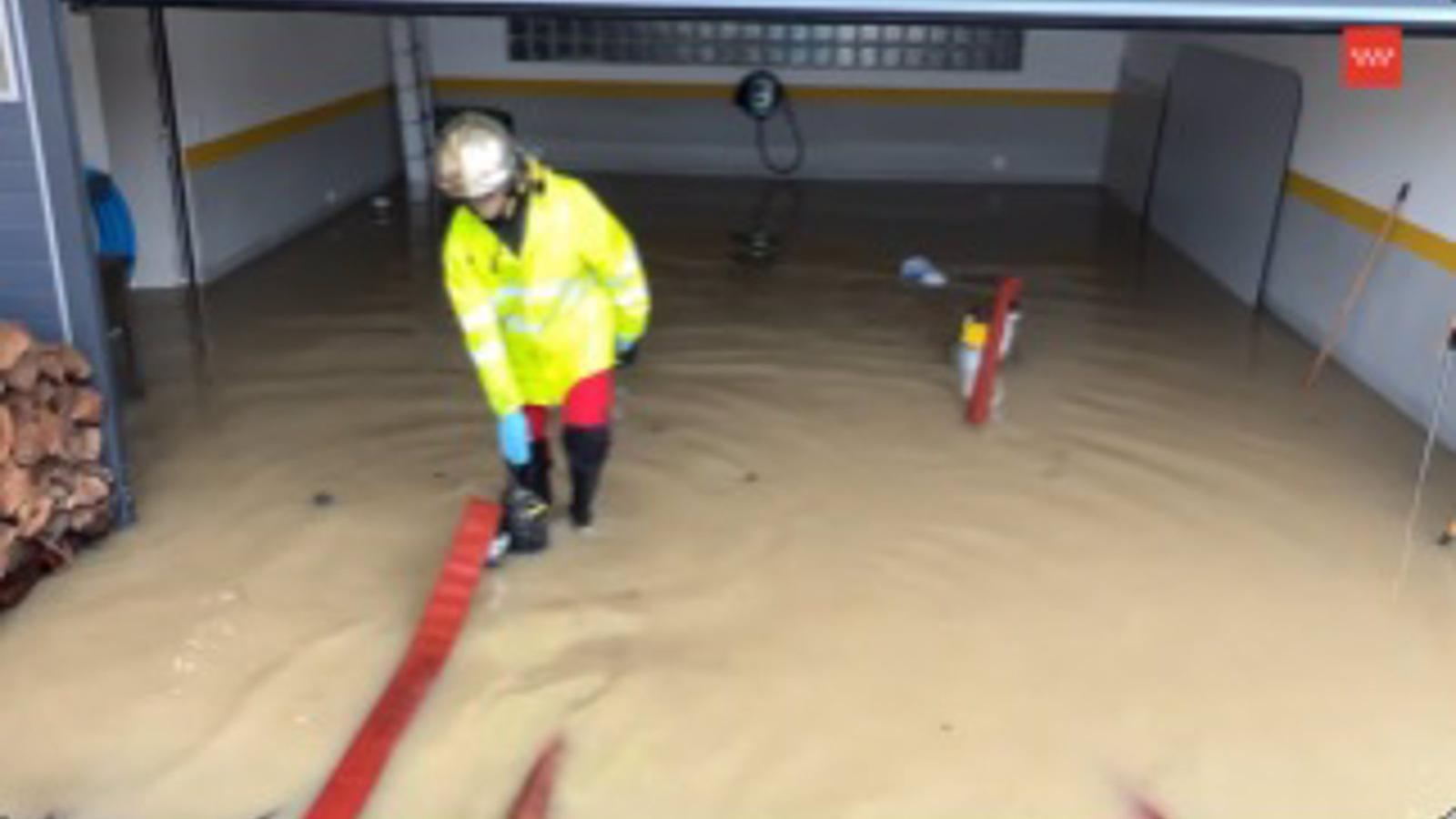 Los bomberos de la Comunidad y el Ayuntamiento realizan 171 intervenciones por la lluvia