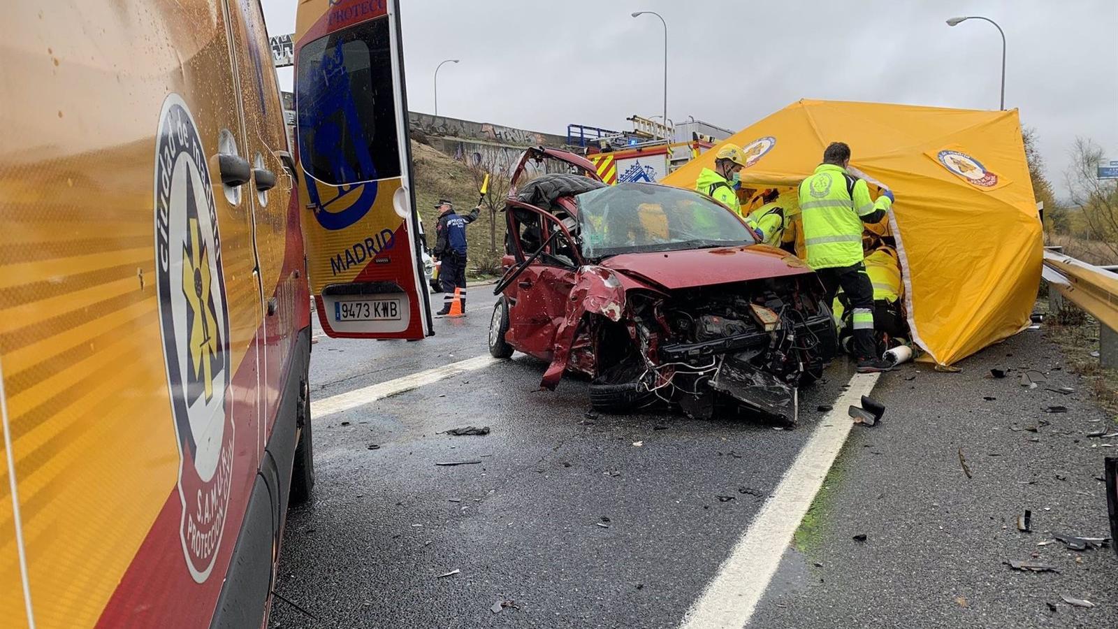 Heridos dos conductores al colisionar sus vehículos en Villaverde