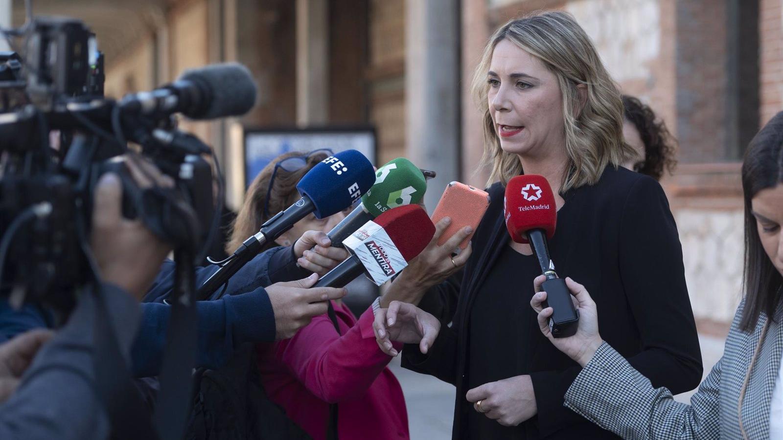 Espinar dice a Lobato que dio un paso a un lado en las primarias "por responsabilidad, no por falta de ganas"