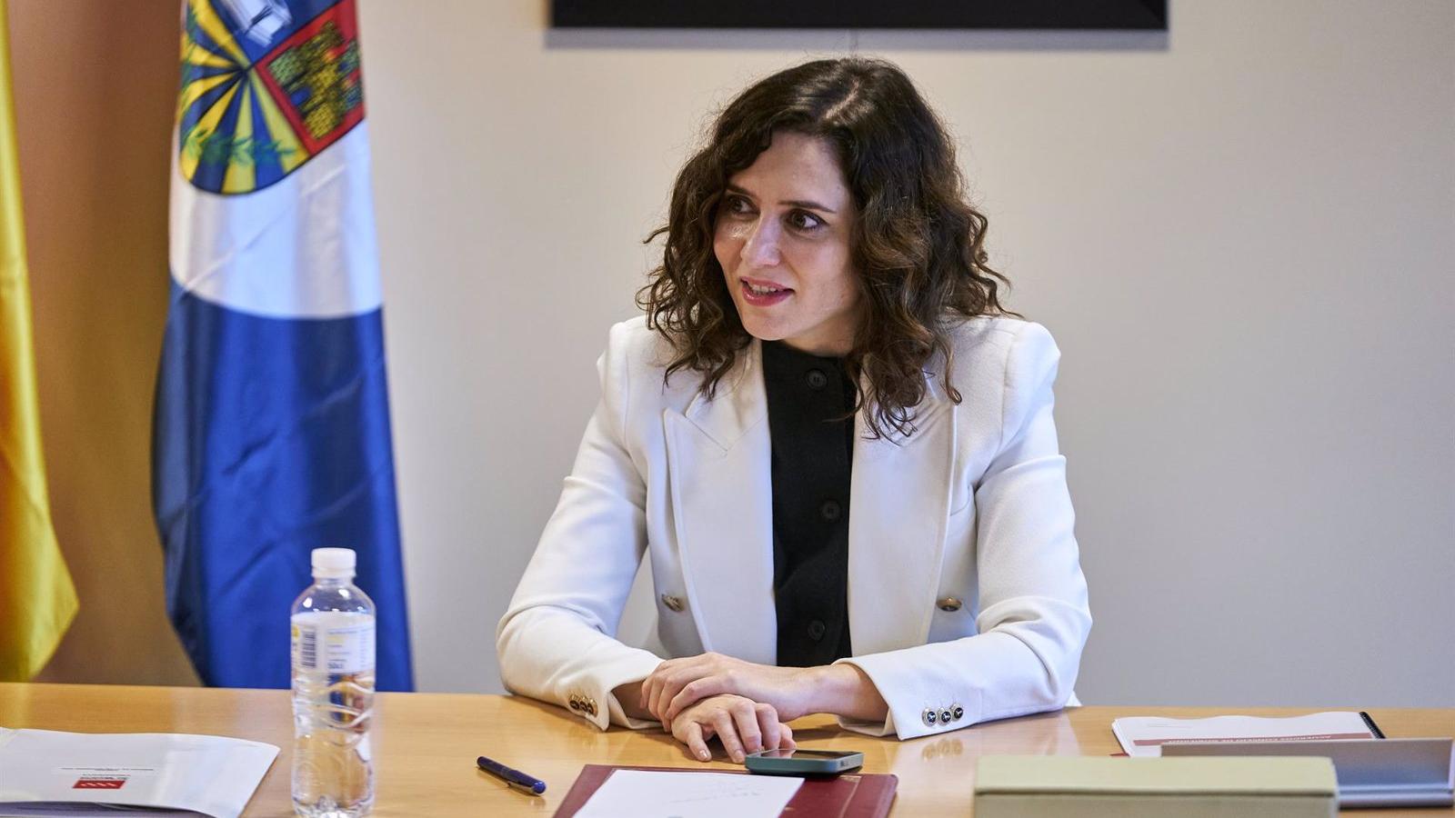 Díaz Ayuso defiende que no retorcerá el reglamento de la Asamblea para justificar los "errores técnicos" de Vox