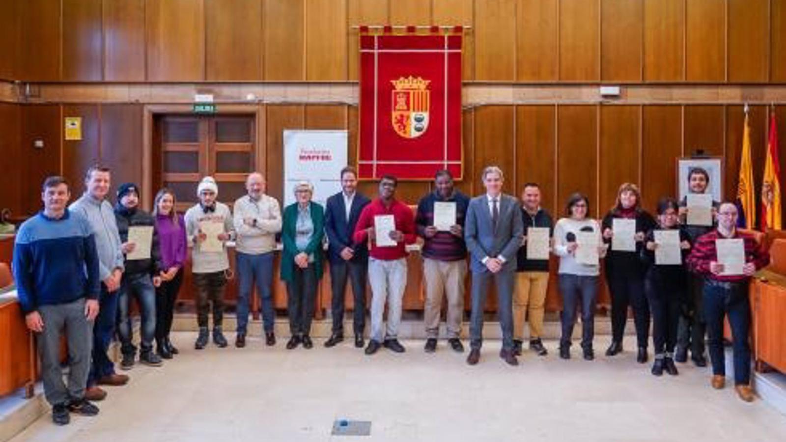 Los alumnos de ASTOR y Grupo 5 que realizaron prácticas en el Ayuntamiento de Torrejón reciben sus diplomas