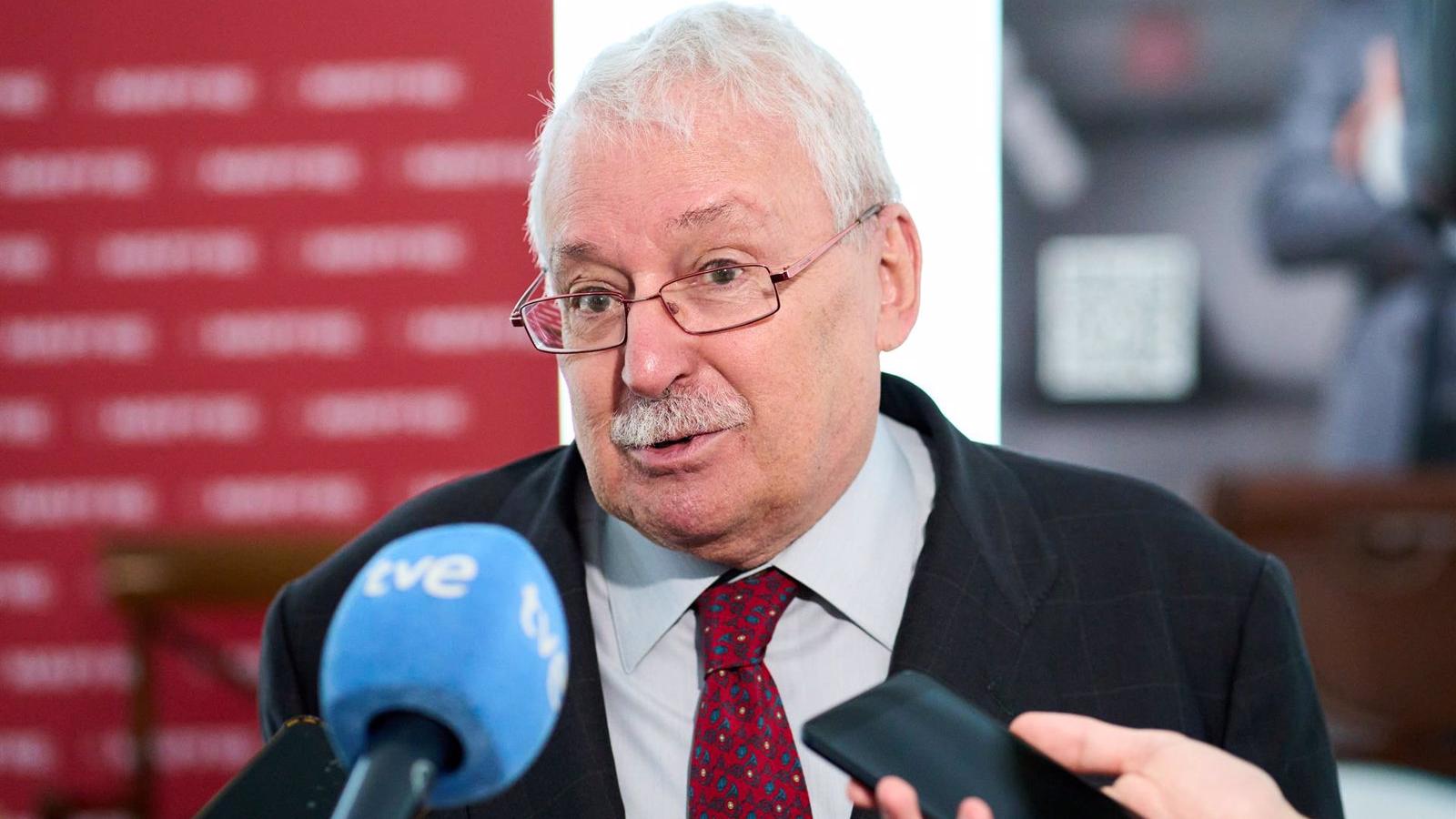 Leguina desea que el PSOE "vuelva a sus cauces"