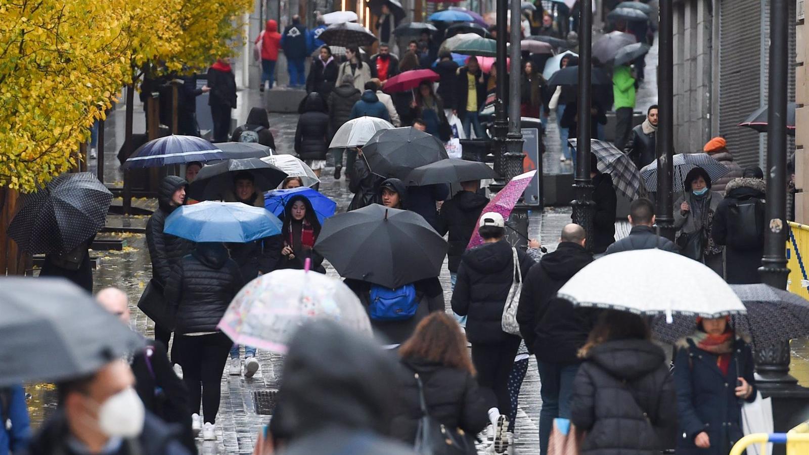 La capital registró en una hora y media hasta 26 litros de lluvia por metro cuadrado