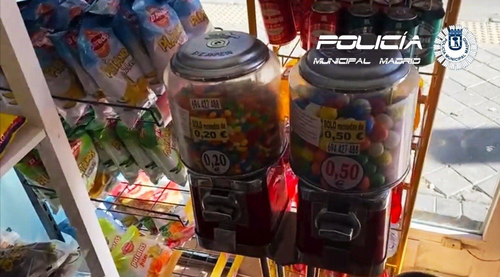  La Policía Municipal requisa 85.000 golosinas y otras chucherías sin información alimentaria obligatoria