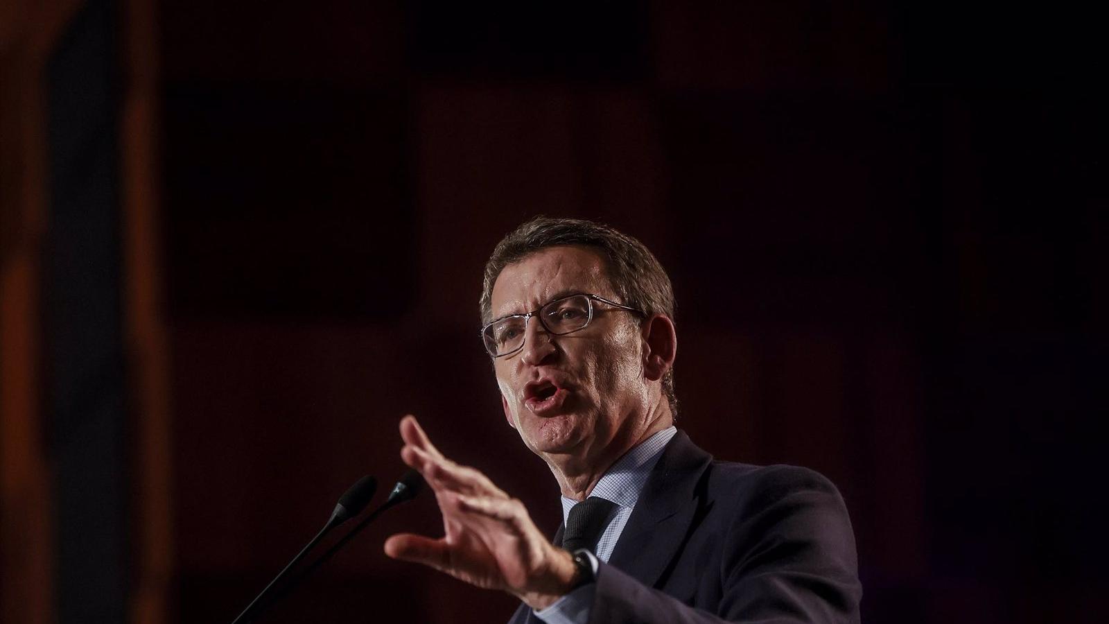 Feijóo defiende que ha intentado "trazar puentes" con Sánchez y ha encontrado "descalificaciones y muros"