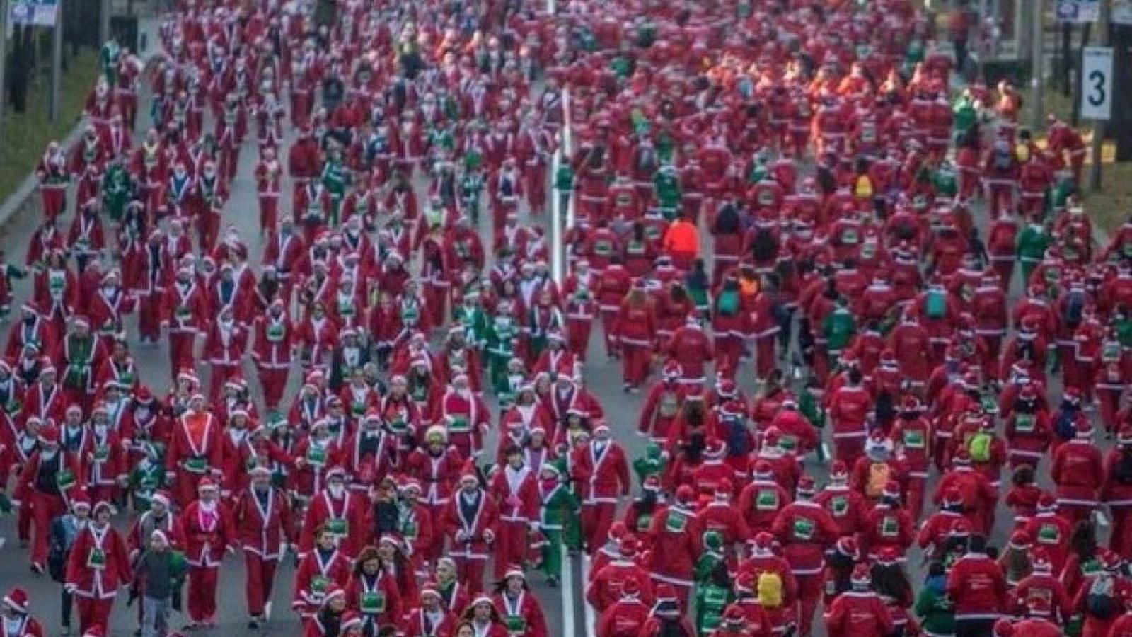 Más de 6.000 corredores vestidos de Papá Noel y de elfos inundan Madrid para recaudar fondos para Cruz Roja