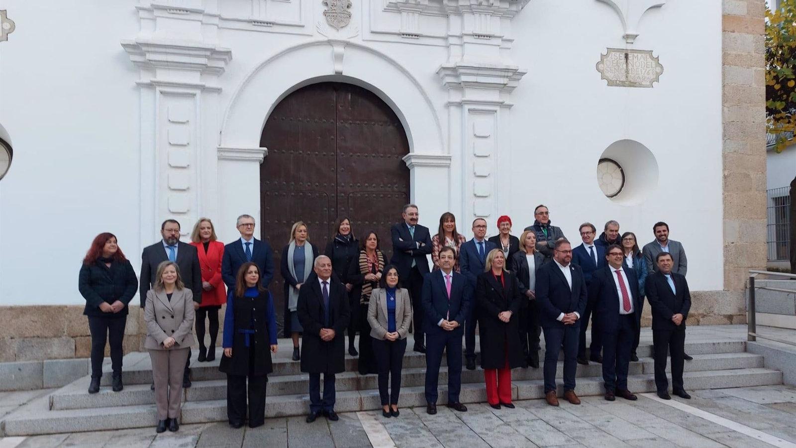Los consejeros de Sanidad del PP critican "la inacción del Gobierno ante el déficit de médicos de familia"