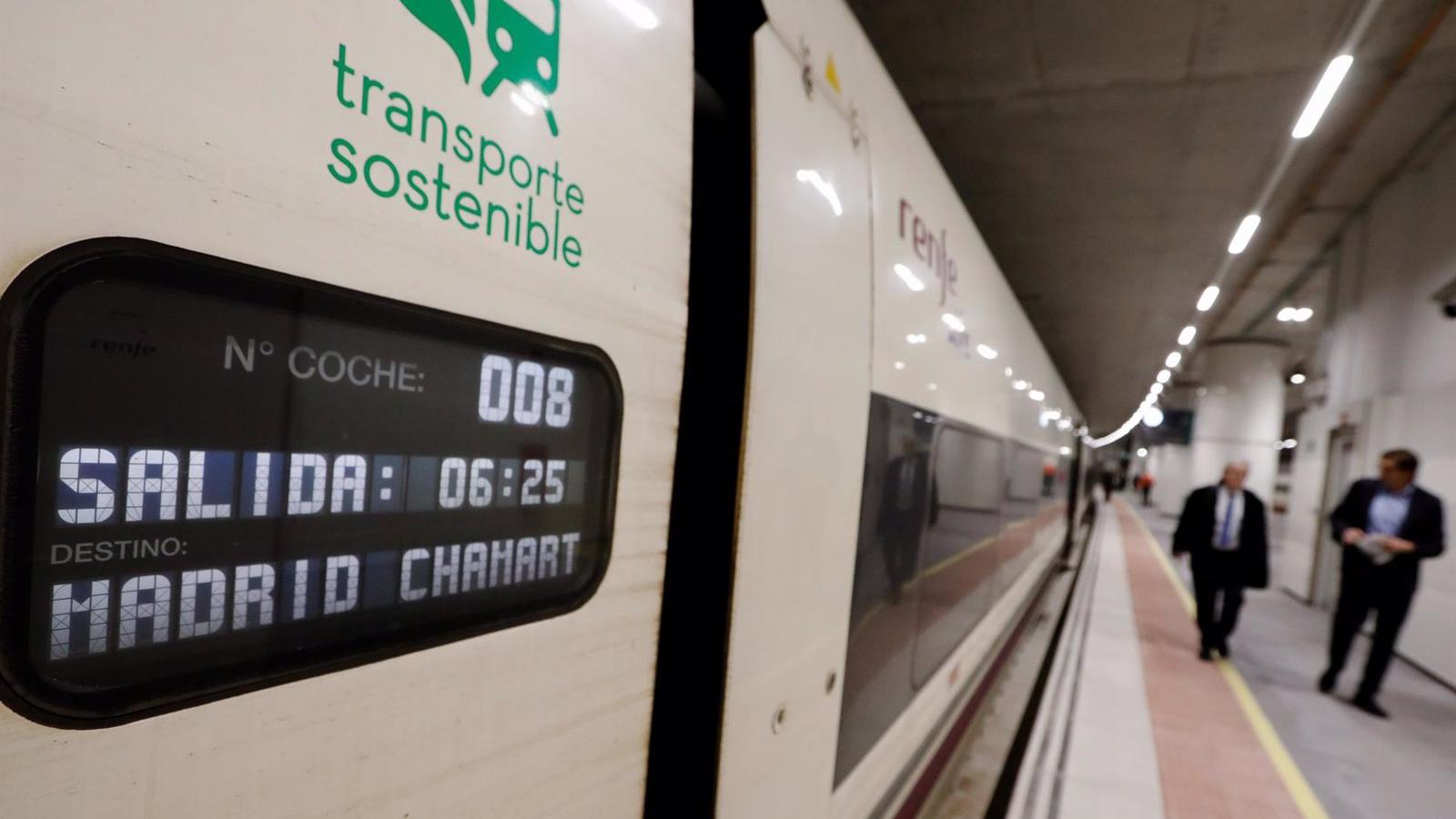El primer AVE sale de Murcia a Madrid con cuatro minutos de retraso por una avería en una máquina de control de equipaje
