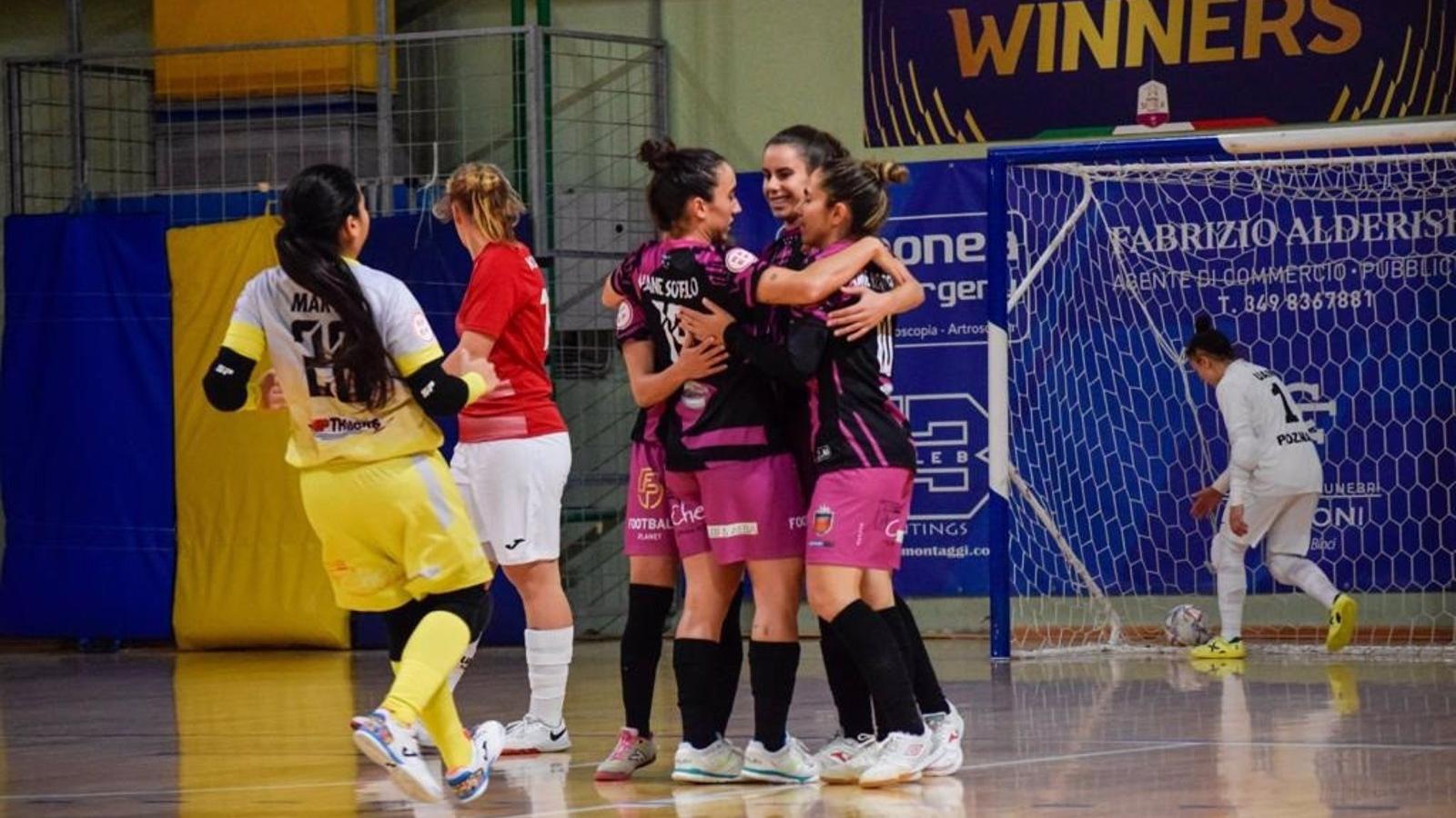El Futsi Atlético Navalcarnero comienza con goleada la European Women's Futsal
