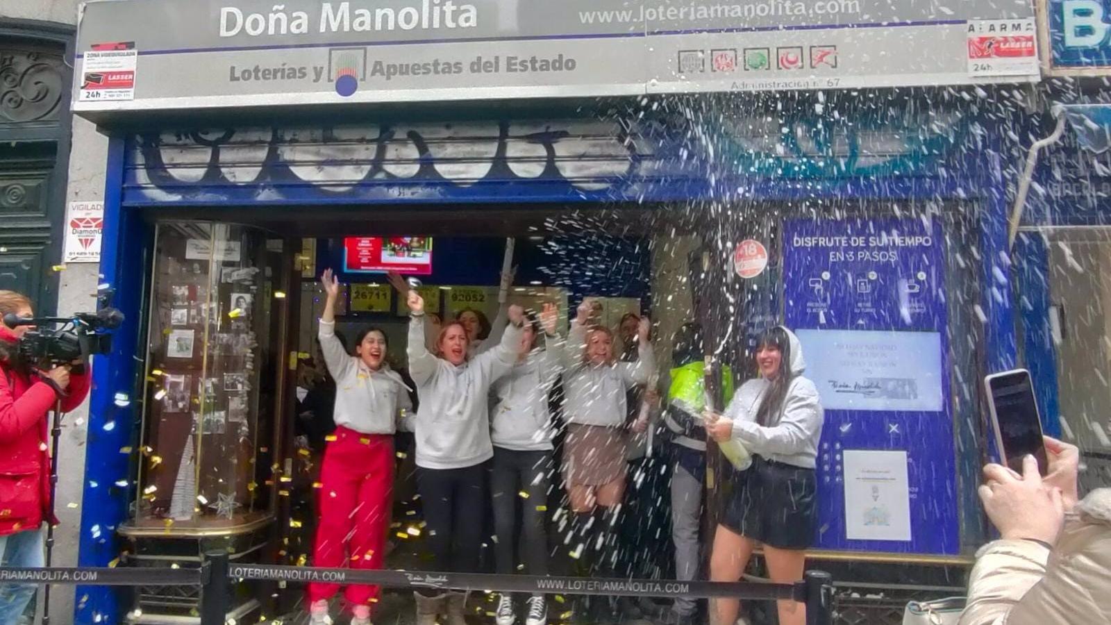  Doña Manolita atrae de nuevo la suerte y vende cuatros premios del Sorteo de Navidad