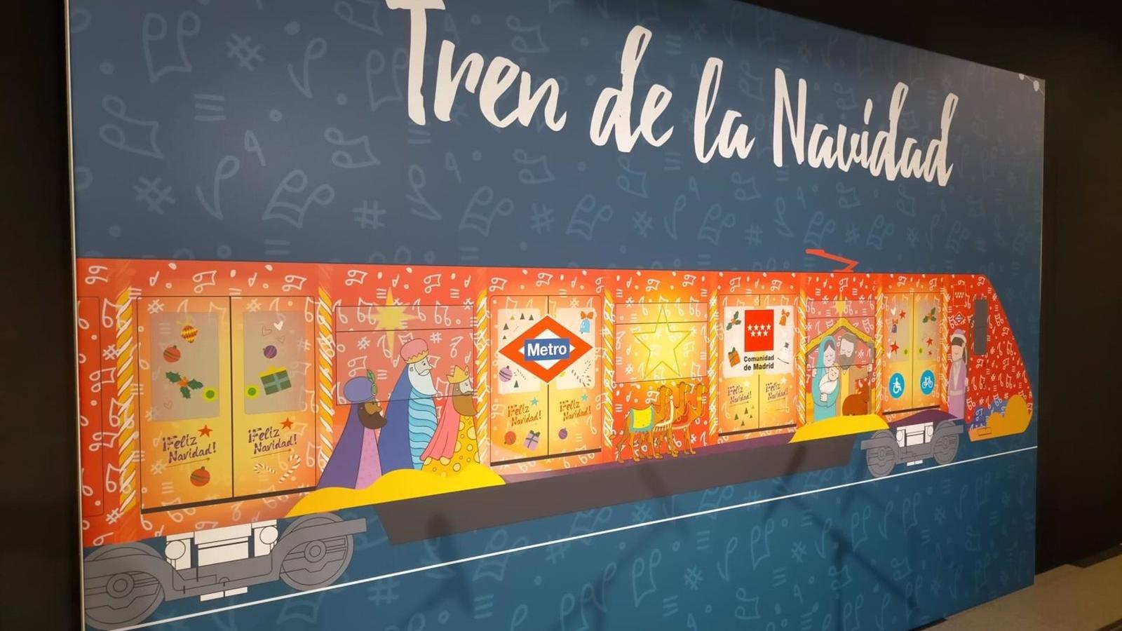 Los pajes de los Reyes Magos acompañan a madrileños y turistas en el Tren de la Navidad de Metro