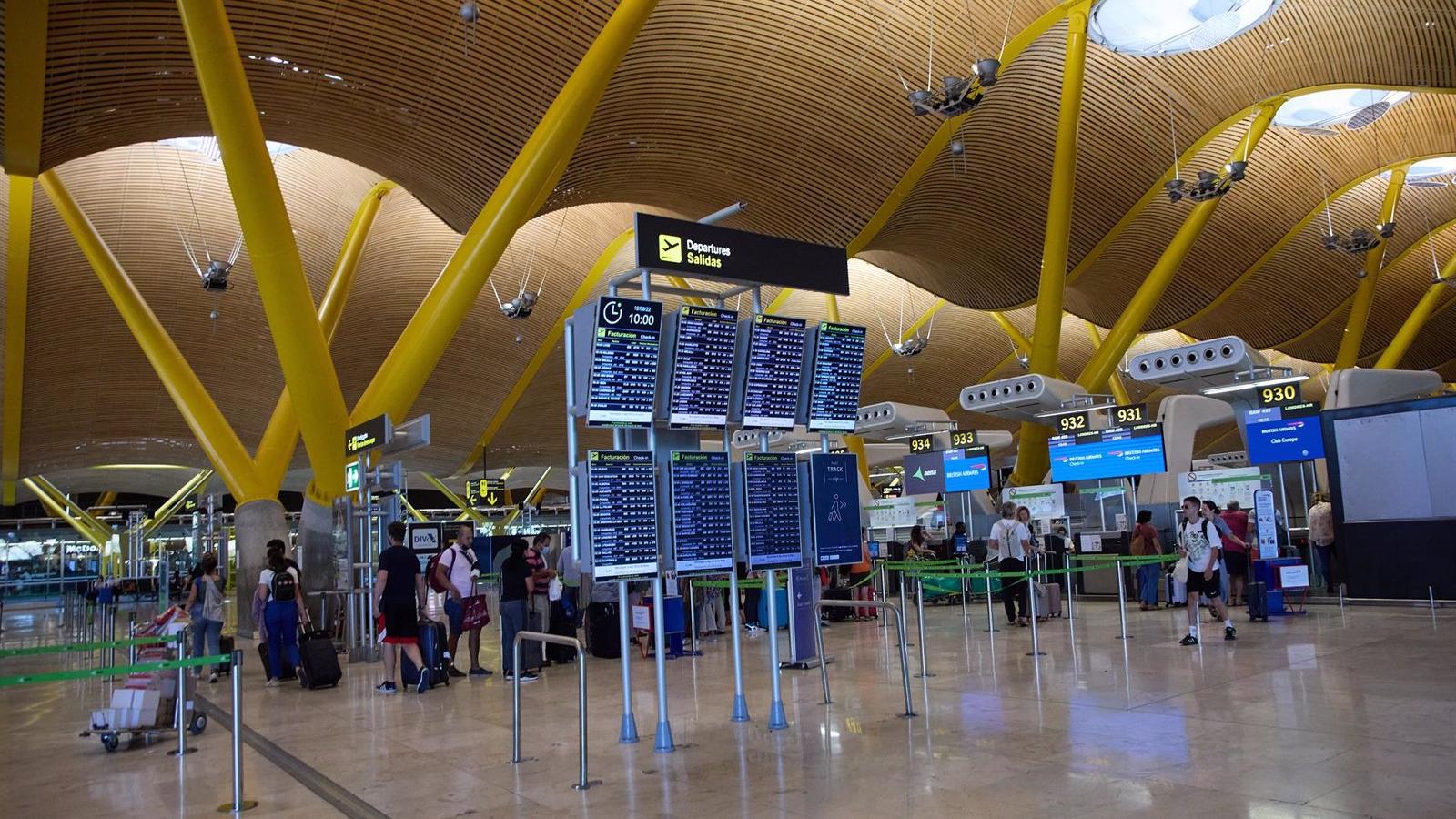 Las huelgas de aerolíneas 'low cost' protagonizan las vacaciones de Navidad en España