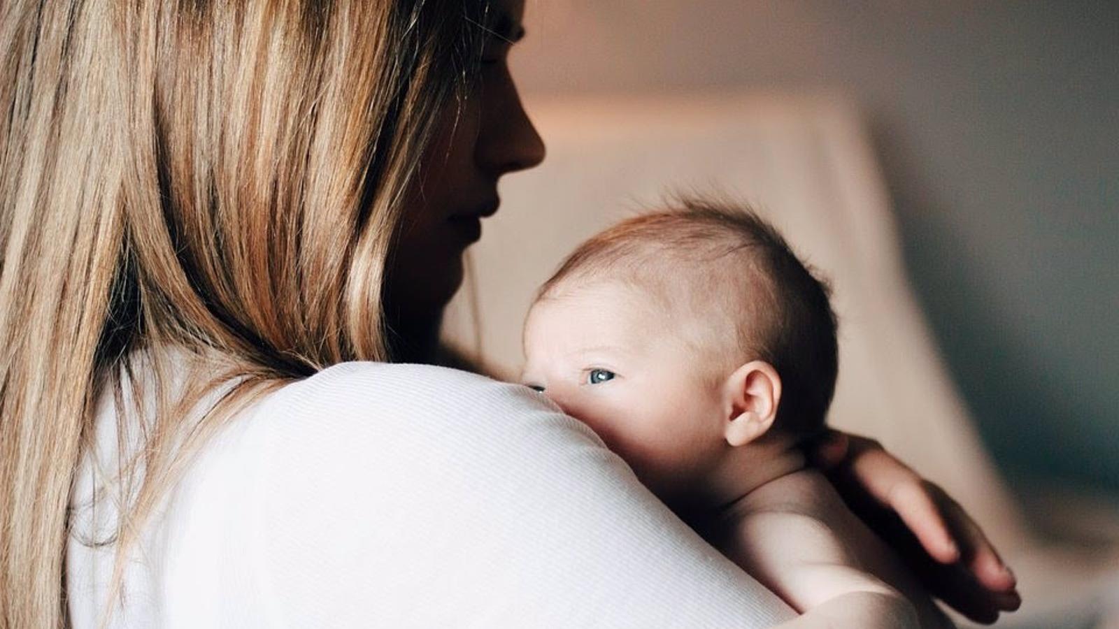 Más flexibilidad para el acceso a las ayudas regionales de 500 euros para madres menores de 30 años