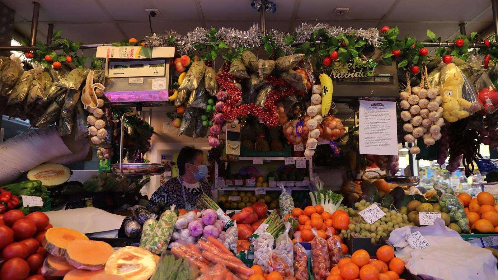 El Gobierno suprime el IVA del 4% de los alimentos básicos y rebaja del 10% al 5% el del aceite y la pasta