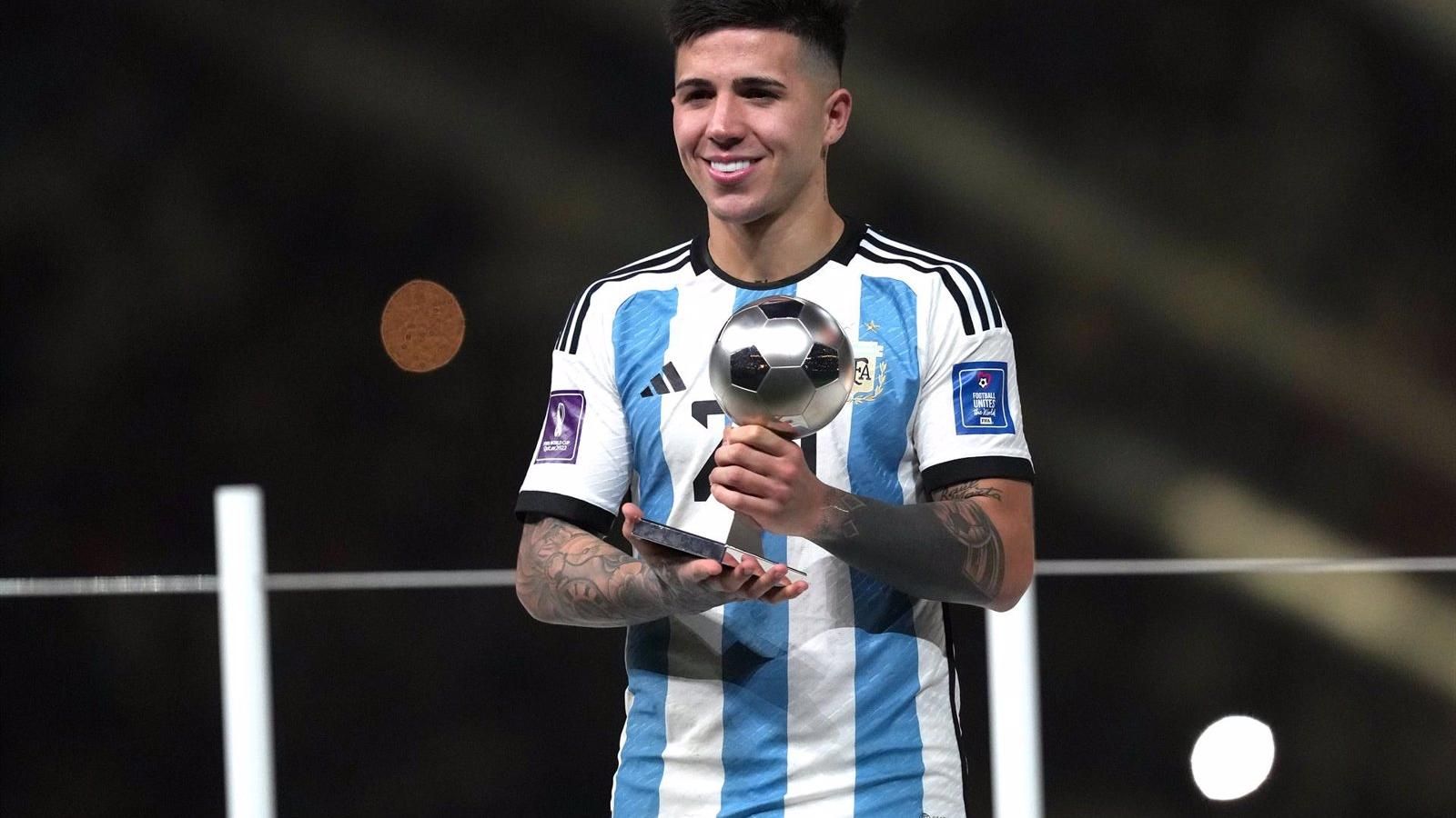 El Benfica manejaría ya dos ofertas de más de 100 millones de euros por el argentino Enzo Fernández