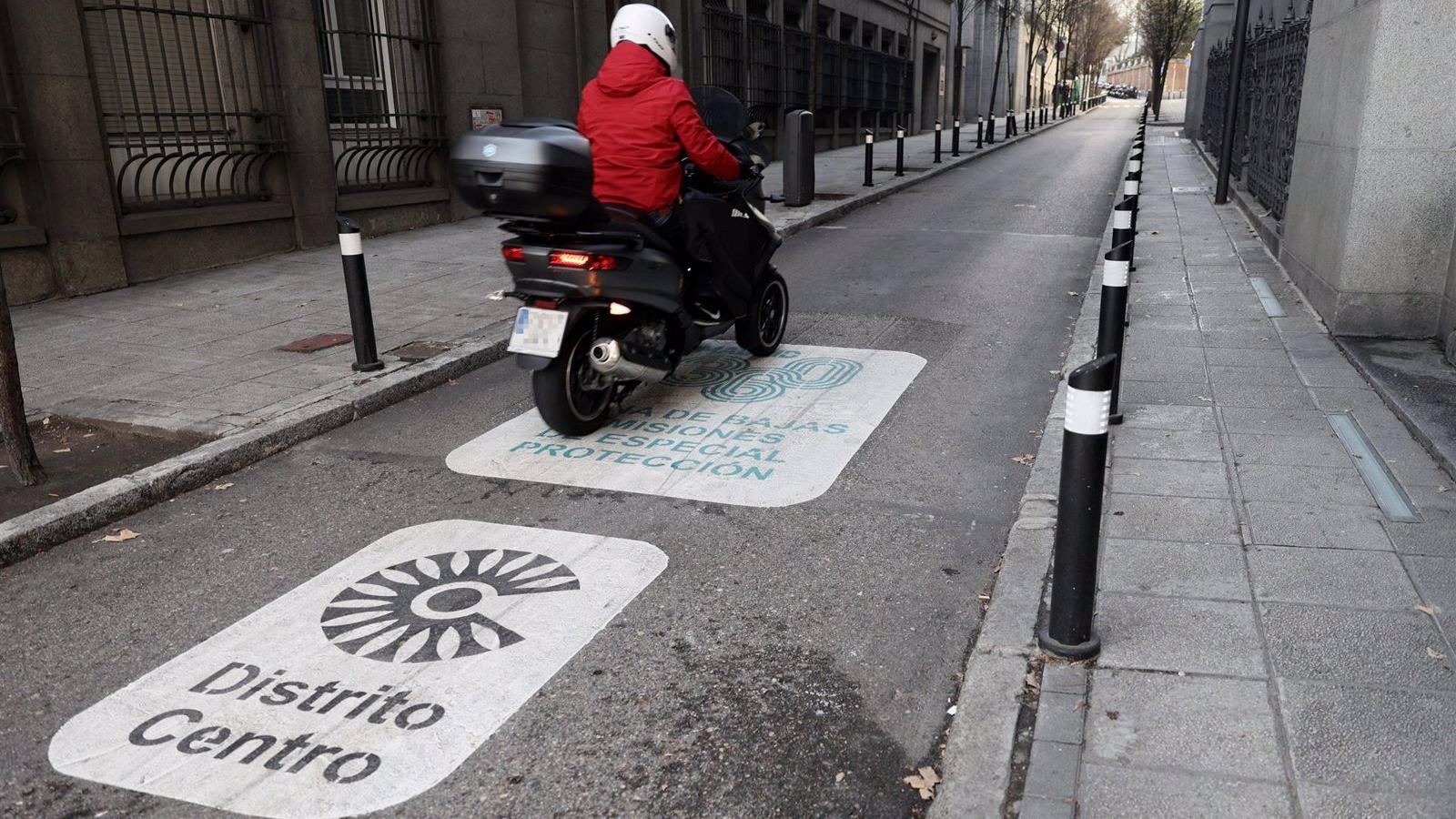 Los turismos A que no estén empadronados en Madrid no podrán circular por la M-30 desde el 1 de enero