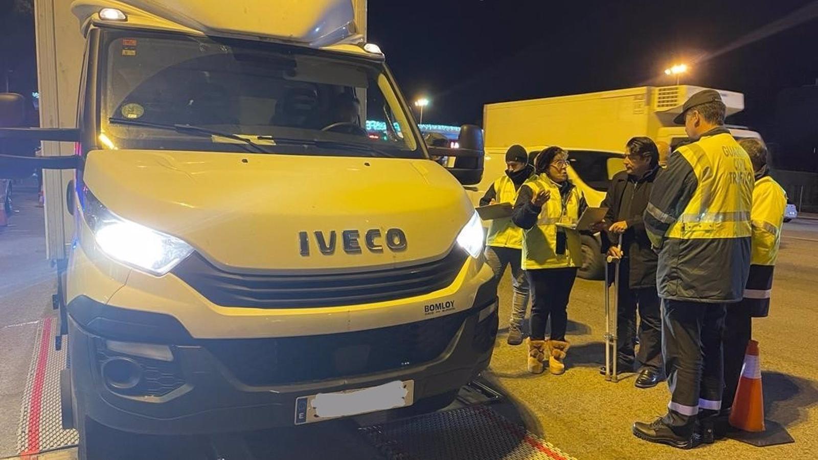 Más de 77.000 inspecciones de vehículos de transporte de mercancías y pasajeros en la región durante 2022
