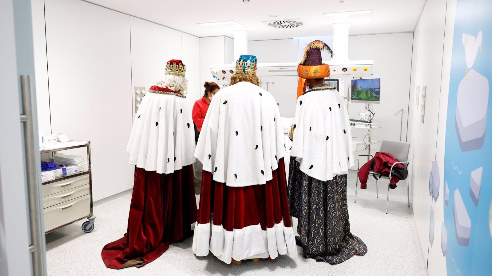 Los Reyes Magos sorprenden a los niños ingresados en el hospital Quiron de Pozuelo
