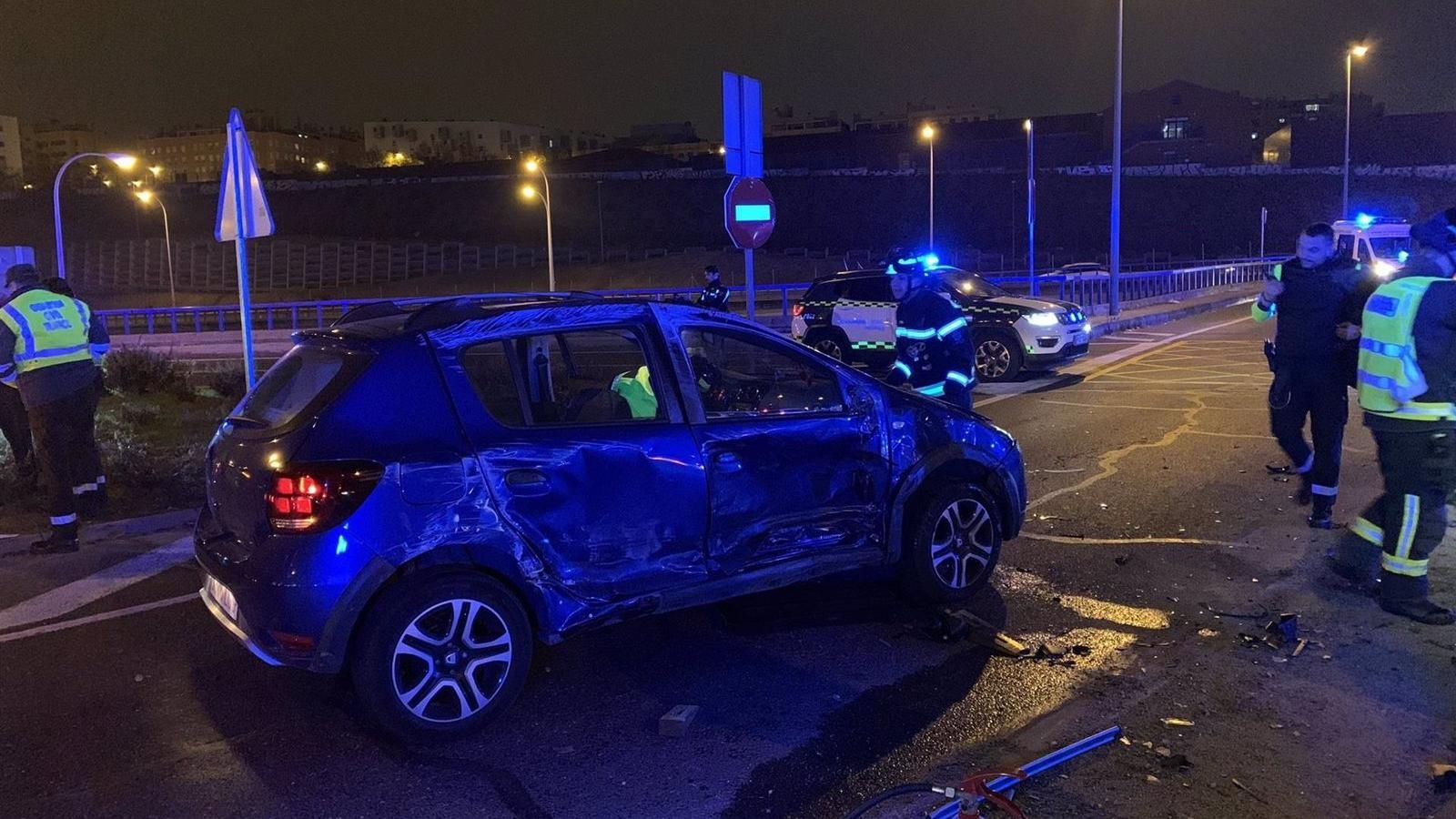 Herido un hombre de 56 años en una colisión entre dos turismos en Carabanchel