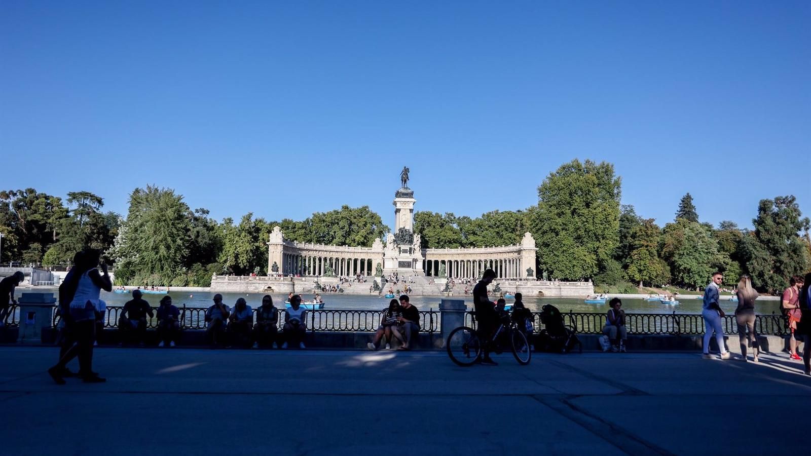 Carabante recuerda la prohibición de celebrar fiestas de cumpleaños en el parque del Retiro