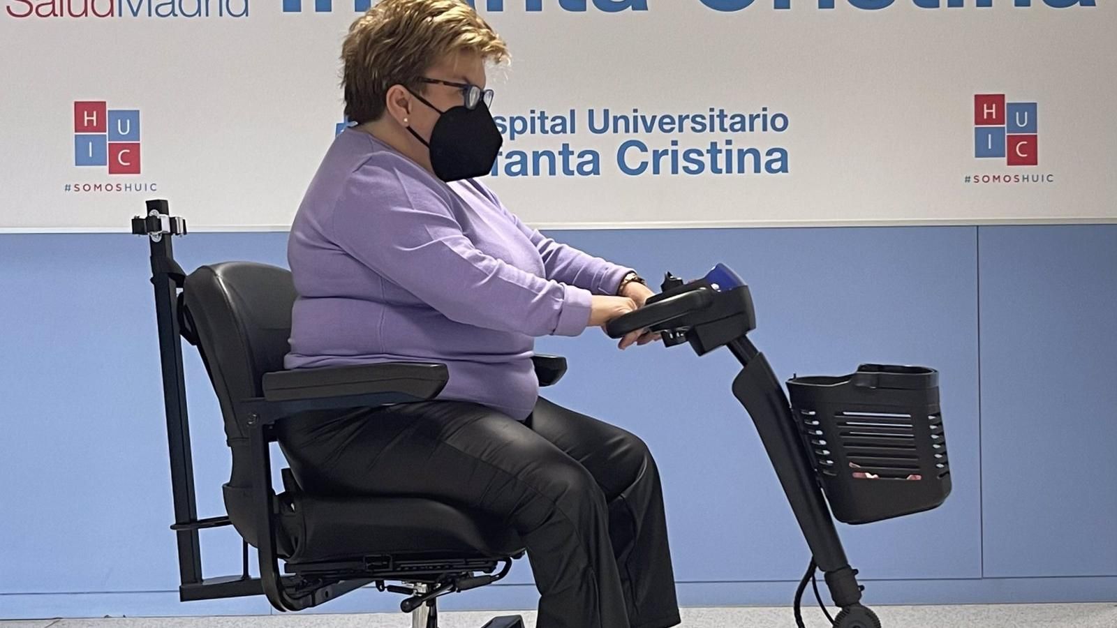 El Hospital Infanta Cristina incorpora scooters eléctricas gratuitas para personas con movilidad reducida