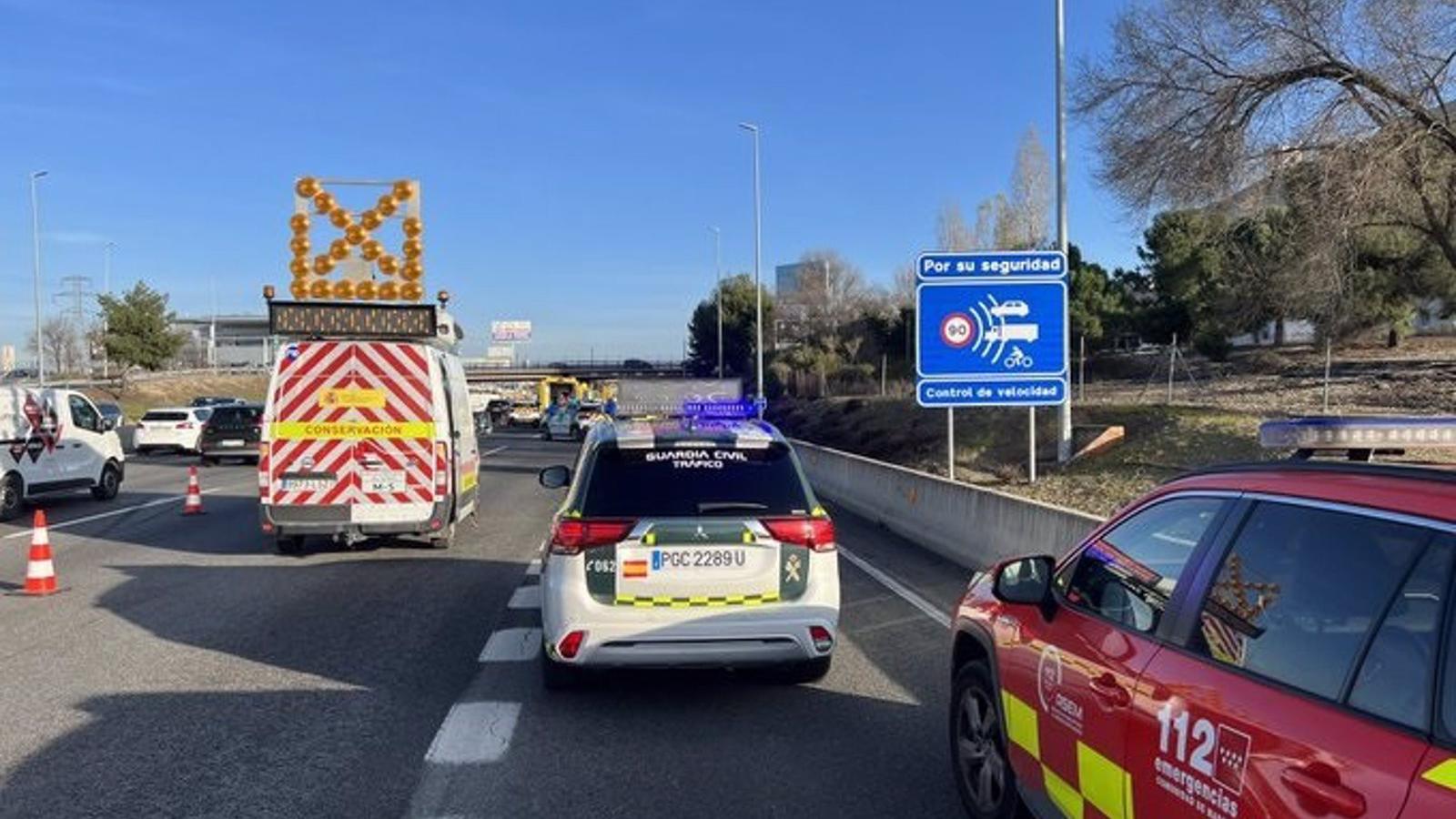  Varios kilómetros de retenciones en la A-5 por un accidente sin heridos graves