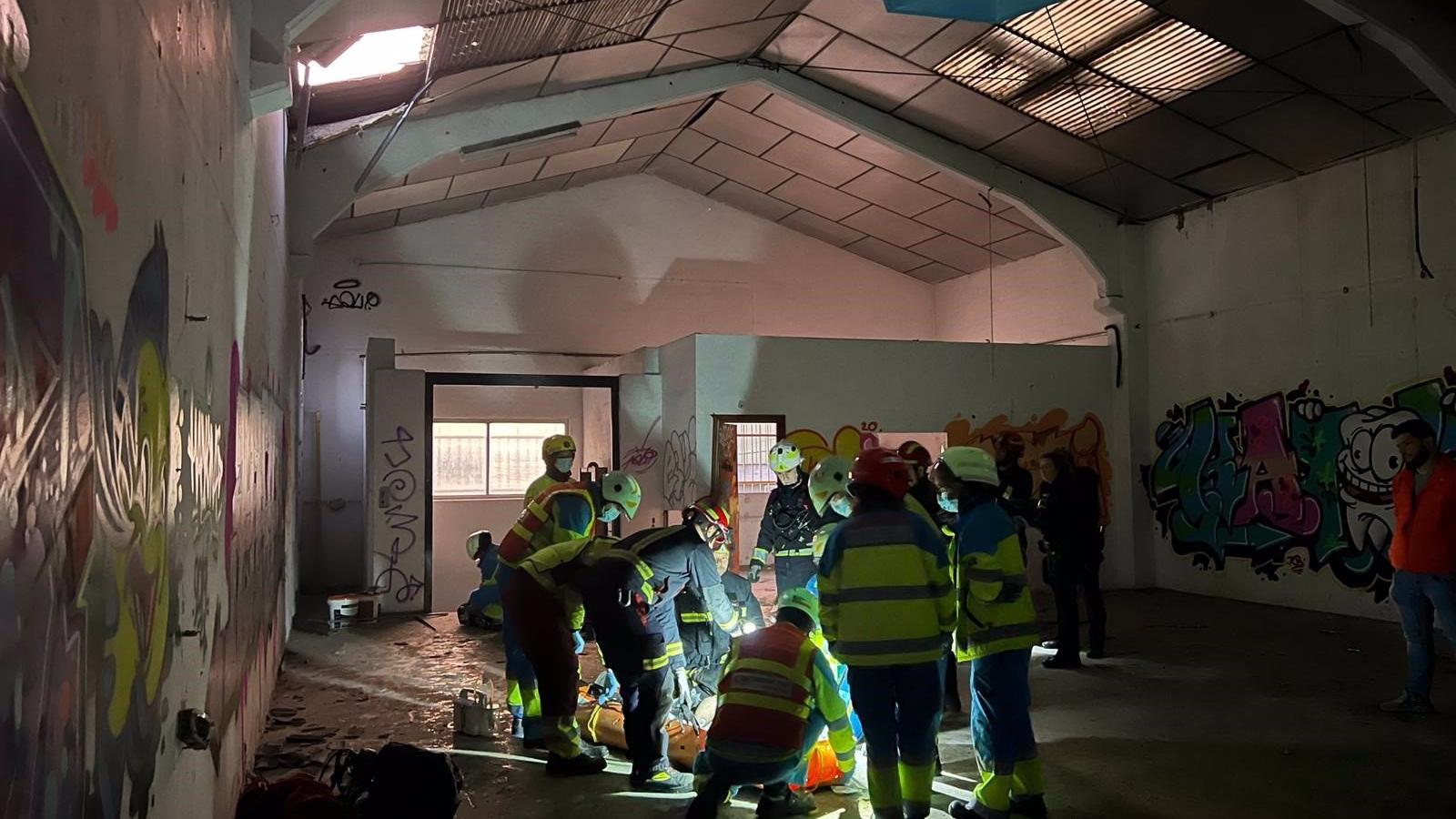 Grave un hombre de 45 años tras caer accidentalmente de un tejado de 6 metros de altura en Leganés