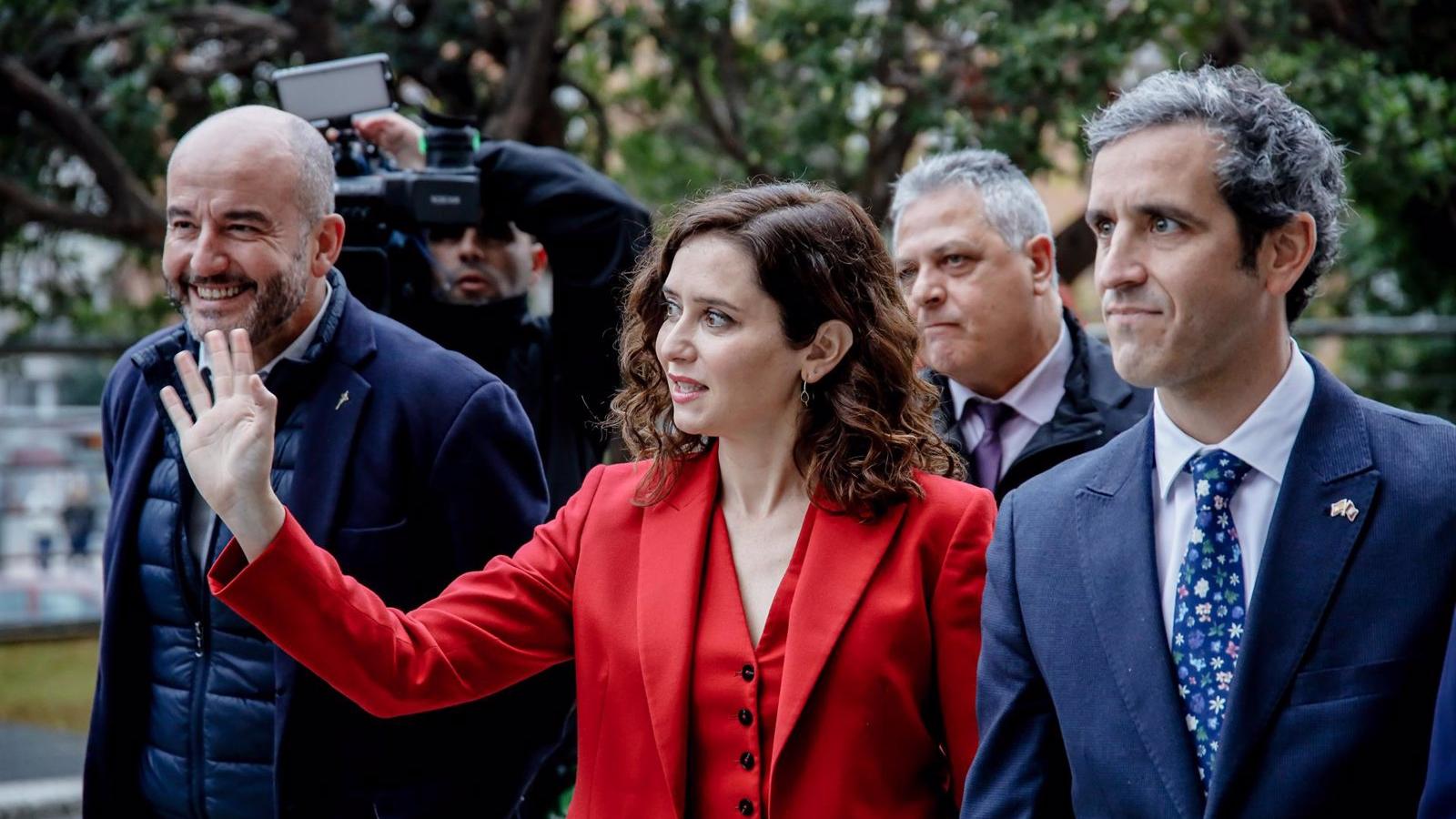 Díaz Ayuso corrige a Monasterio y reivindica que llevan trabajando en el cheque para mayores desde hace meses
