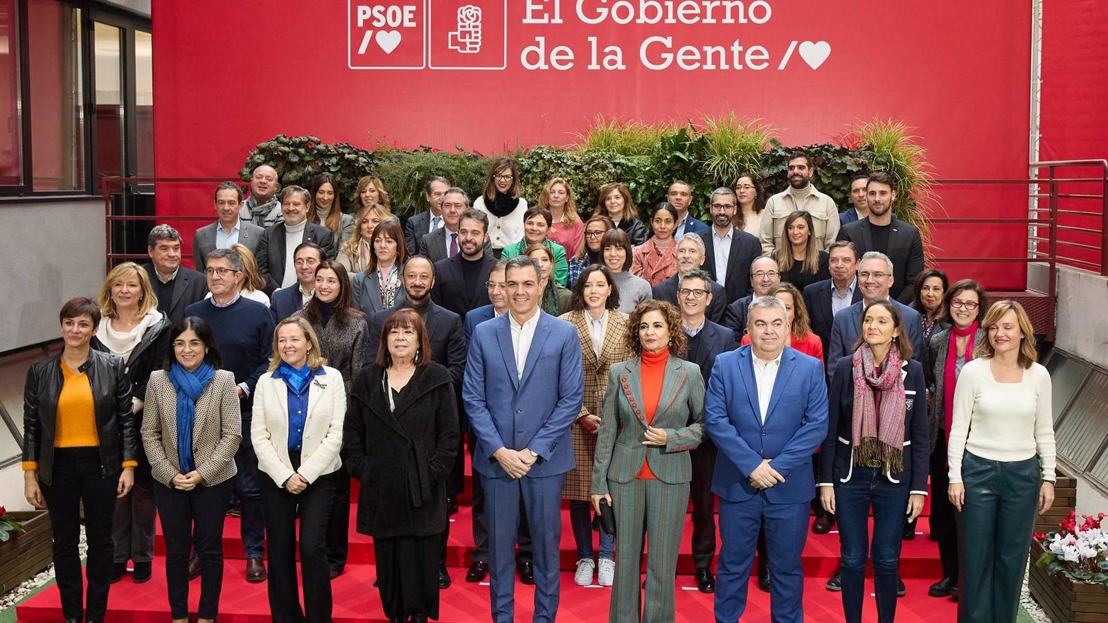 La Ejecutiva Federal del PSOE dice que Ayuso o Moreno podrían sustituir a Feijóo tras municipales y autonómicas si el PP no gana