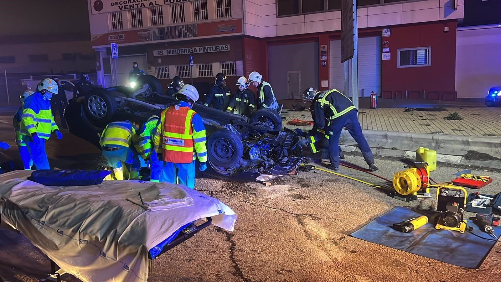  Herido muy grave un hombre de 35 años al chocar su vehículo con una isleta en Getafe