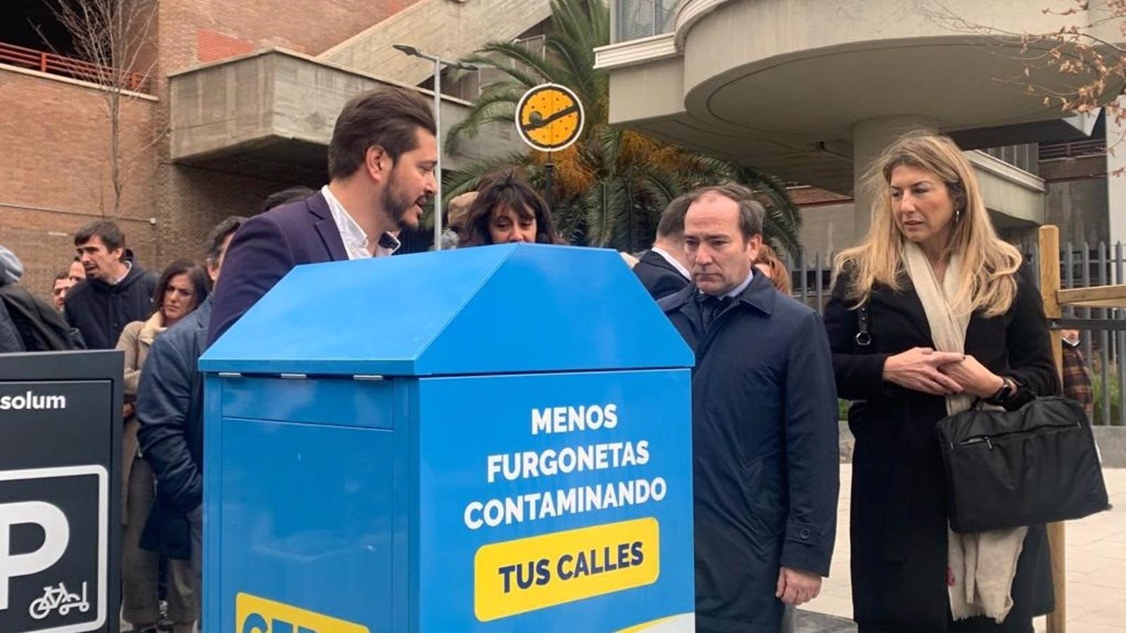 El Ayuntamiento de Madrid testea cinco proyectos de aparcamientos que facilitan la movilidad en bicicleta y patinete