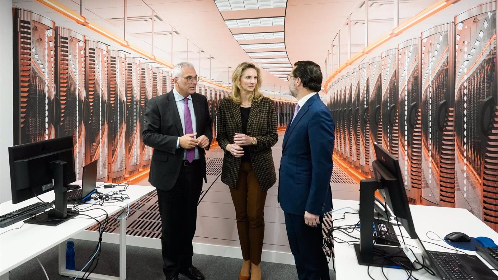 La Comunidad lanza una oficina para centros de procesamiento de datos y captar 6.000 millones de euros hasta 2025