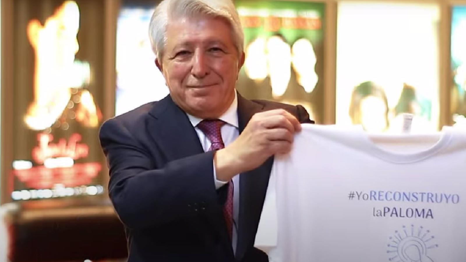 Enrique Cerezo colabora en la reconstrucción de la parroquia de La Paloma dos años después de la explosión