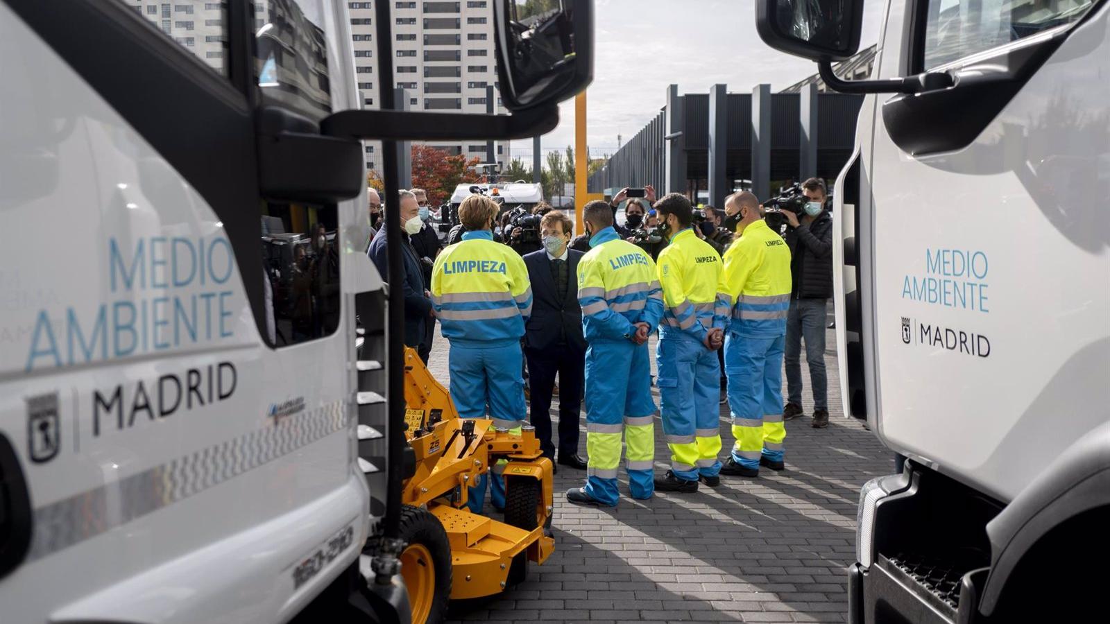 Carabante recuerda que el 66% de la flota de los vehículos de limpieza de la capital es nueva