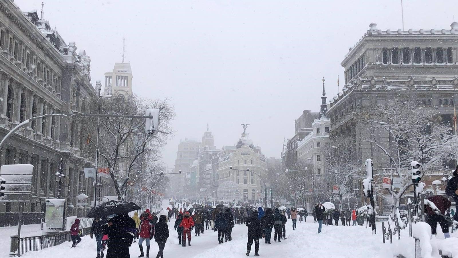 Madrid esparce sal y vigila 1.427 puntos dentro del Plan Nevada