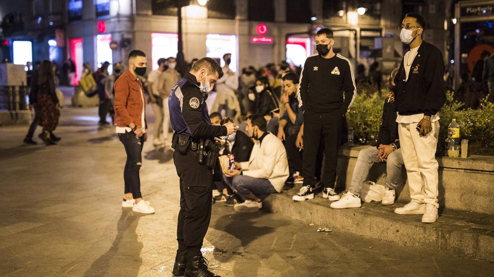 La Policía Municipal de Madrid puso el año pasado 26.000 multas por botellón, un 70% menos que en 2021