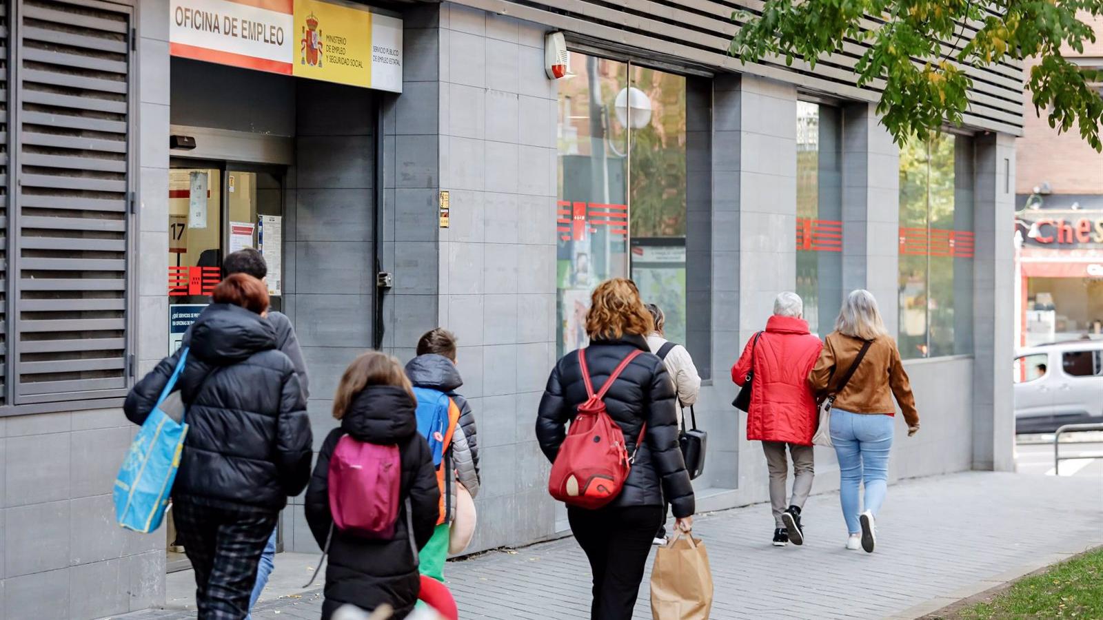 El paro en la región sube un 16,15% en 2022, con 57.700 desempleados más