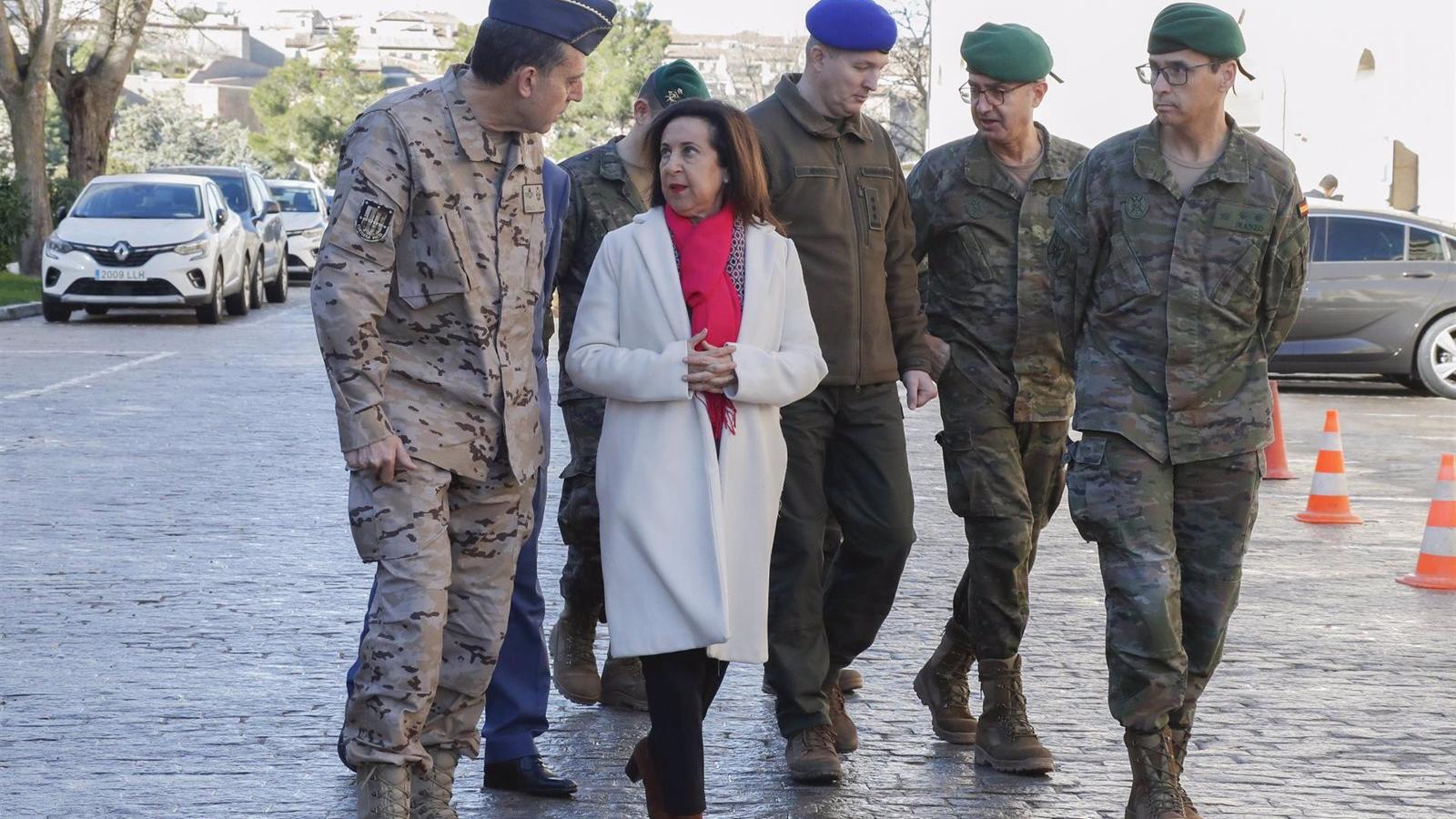 Robles adelanta que la previsión es la puesta a punto de 'Leopard' 2A-4 almacenados en Zaragoza para su envío a Ucrania