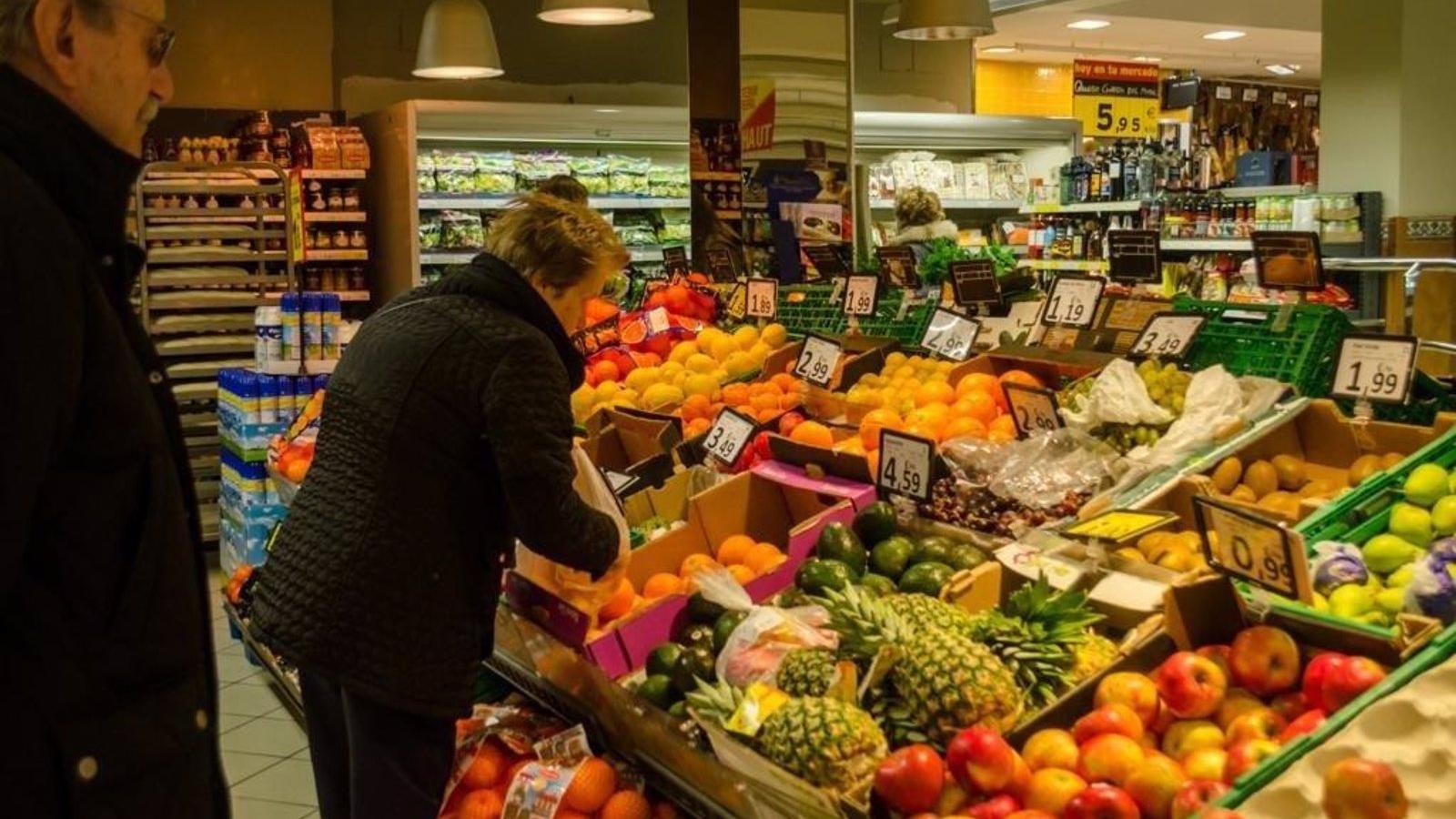 La cesta de la compra básica consolida la rebaja media del 10% tras las bajadas del IVA