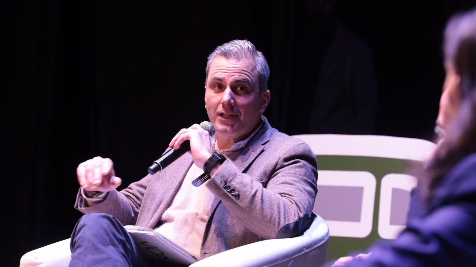 Las ayudas de la izquierda son para aquel que se comporta como un "auténtico macarra", dice Ortega Smith