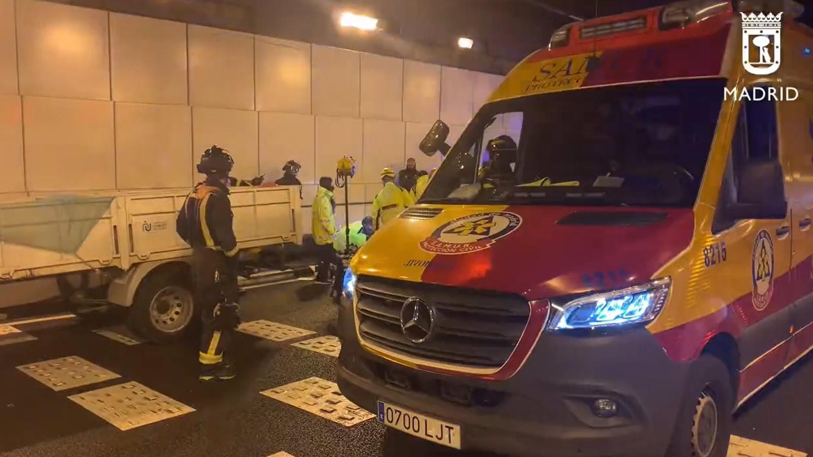 Herido grave un operario atropellado en el túnel de Plaza de Castilla