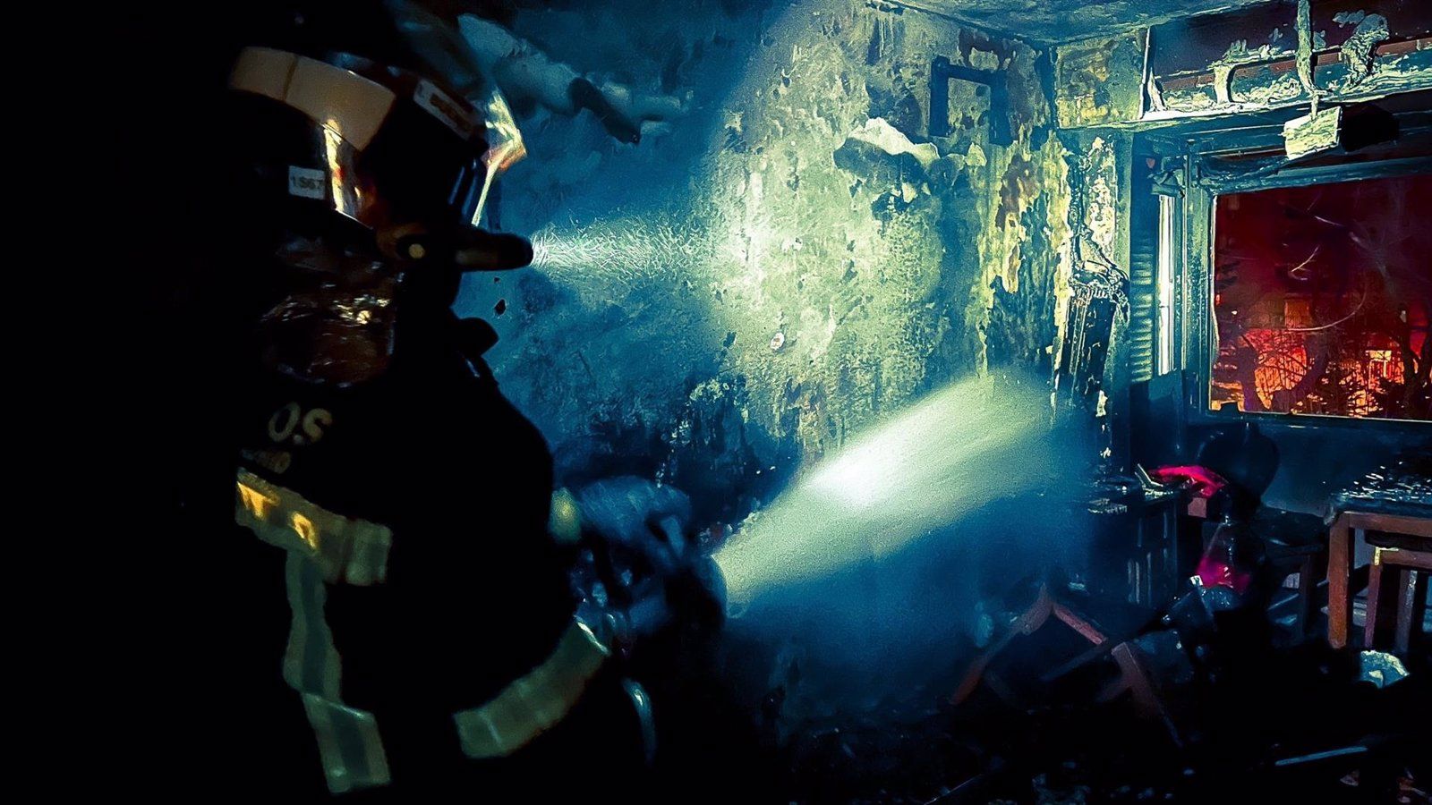  Rescatadas tres personas en Parla con intoxicación leve por humo al incendiarse una vivienda