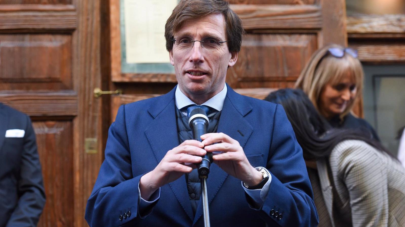 Martínez-Almeida promete que "no se perderá un solo árbol" en Madrid Río por las obras de ampliación de la línea 11 de Metro