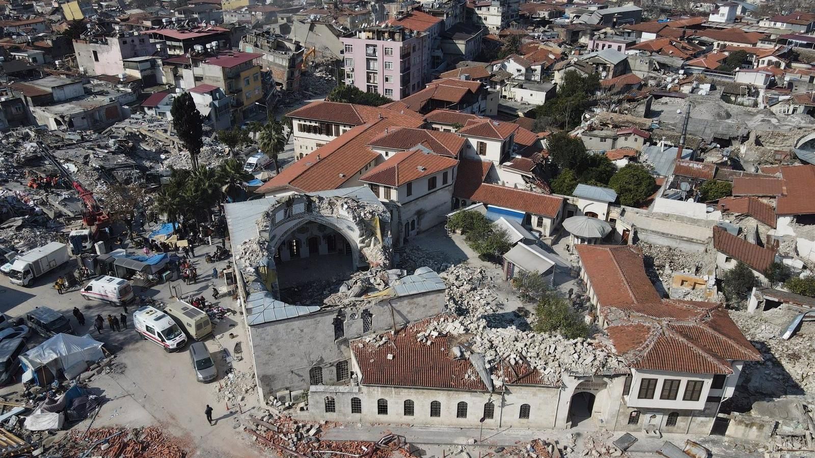 El Escorial habilita un punto de recogida de ropa y material de aseo para afectados por terremoto