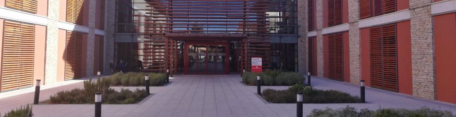 Trabajadores de la residencia de mayores dependientes de El Berrueco se concentran para exigir salarios atrasados