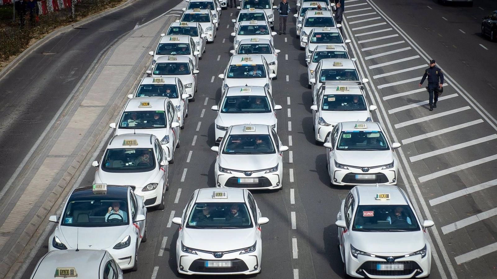 El sector del taxi insisten en renegociar el reglamento y no liberalizar el sector