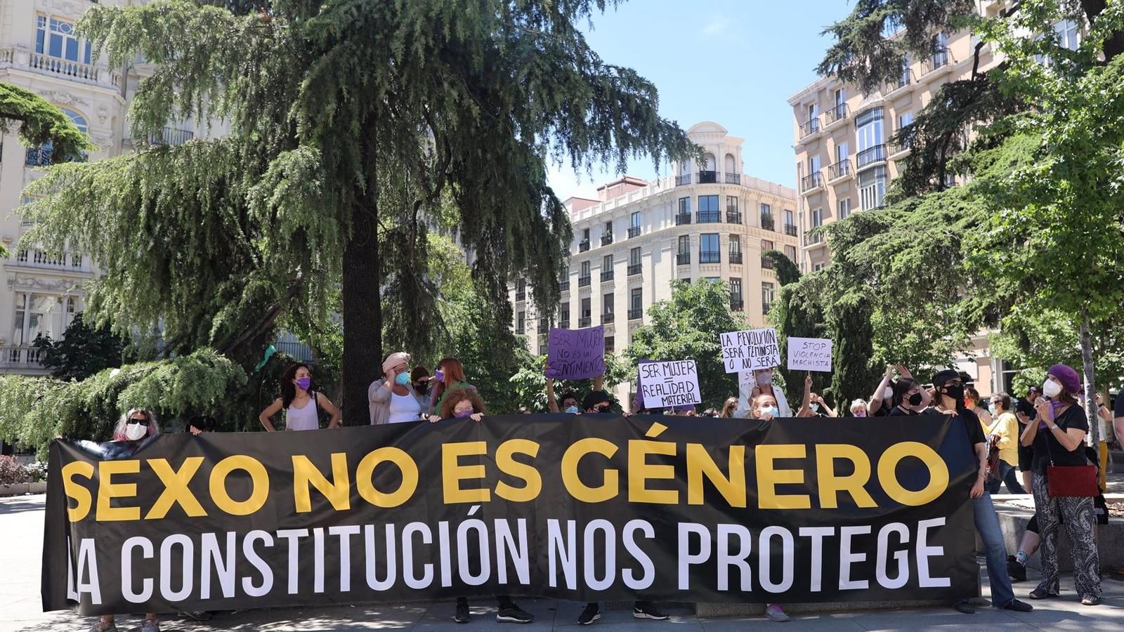 Organizaciones feministas anuncian que trabajarán para derogar la libre autodeterminación de género recogida en la Ley Trans