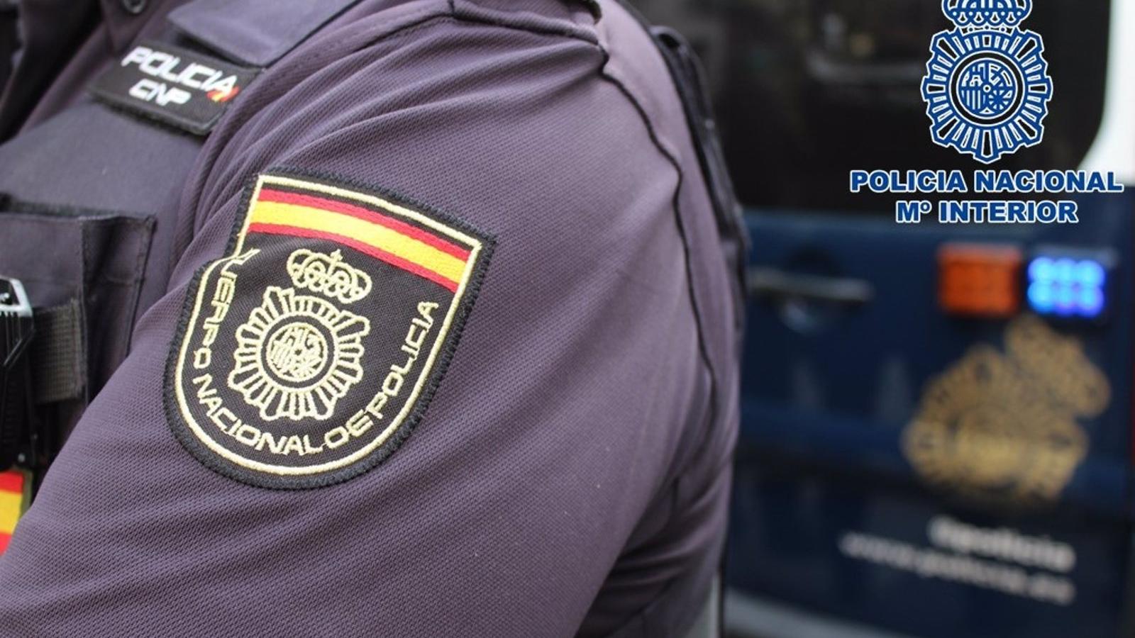 Un hombre salta desde un segundo en Puente de Vallecas para huir de su pareja, grave tras saltar detrás