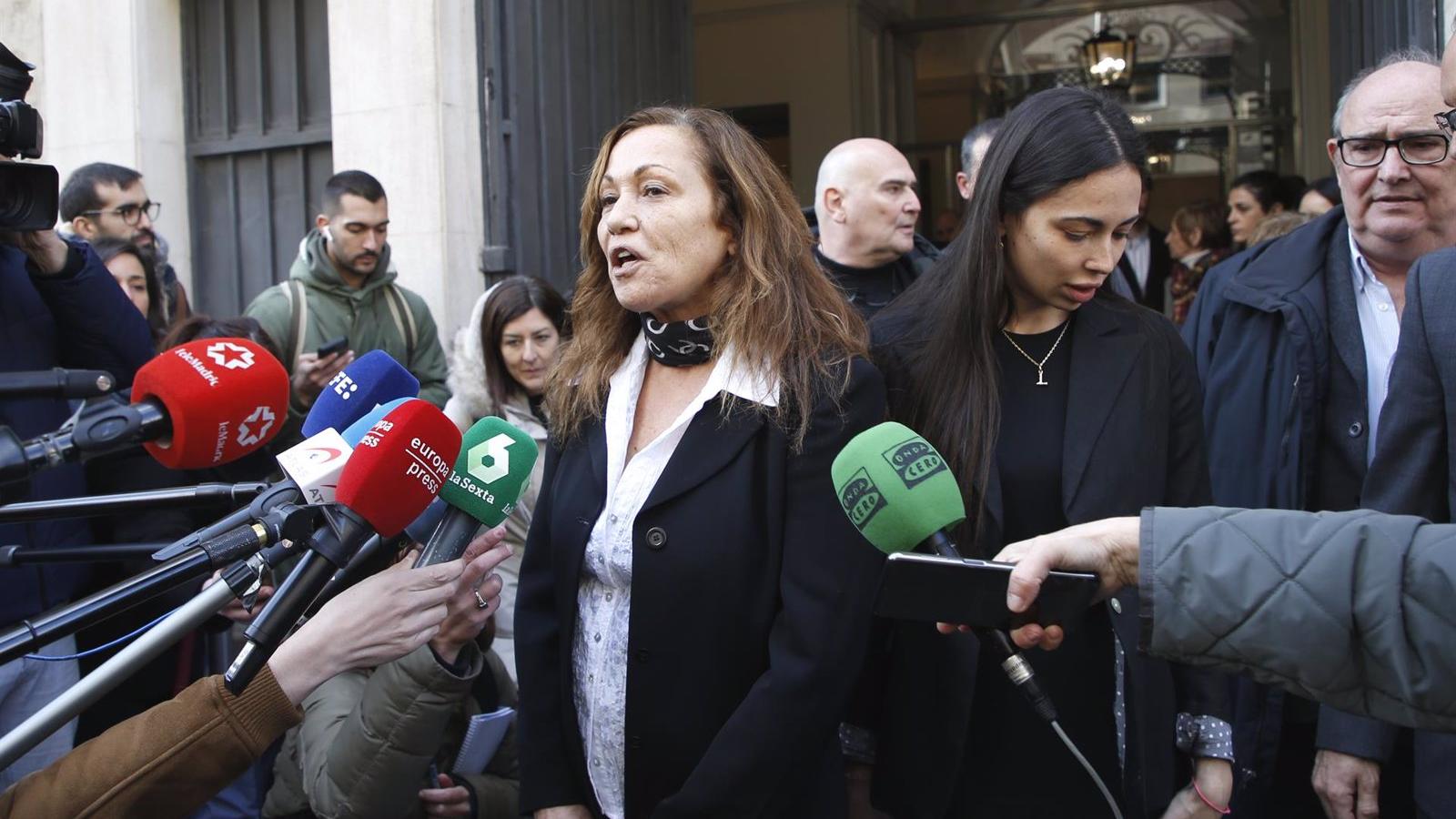 La viuda de Carlos Saura carga en La Ser contra la comida del Hospital de Villalba
