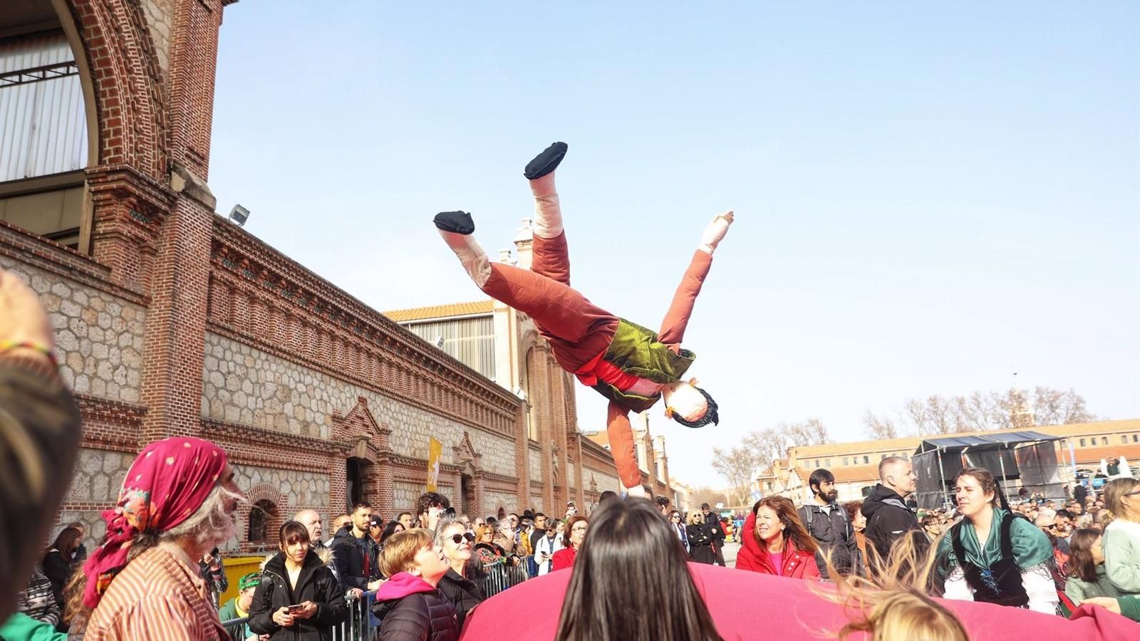 El Carnaval madrileño congrega a 37.000 personas entre el desfile de Madrid Río y las actividades de Matadero